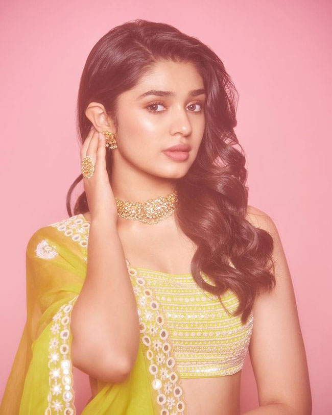 Staggering Poses Of Krithi Shetty